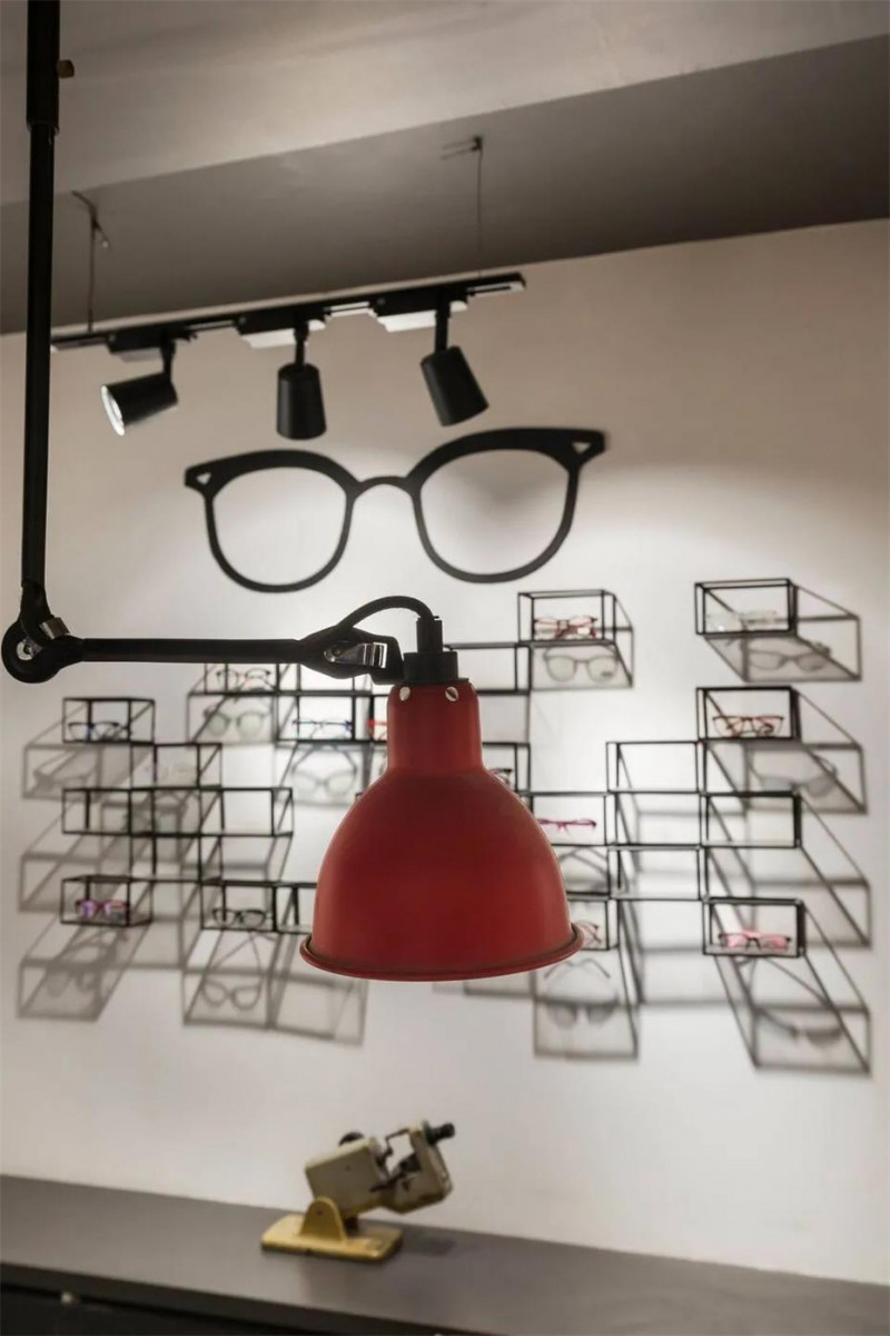 零售店設計-復古有趣的小型眼鏡店